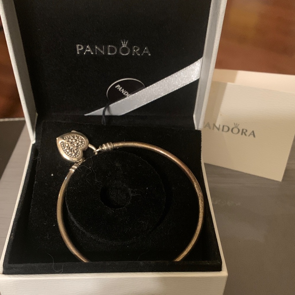 Limited Edition Genuine Pandora Silver Bangle with Heart lock - firm price!